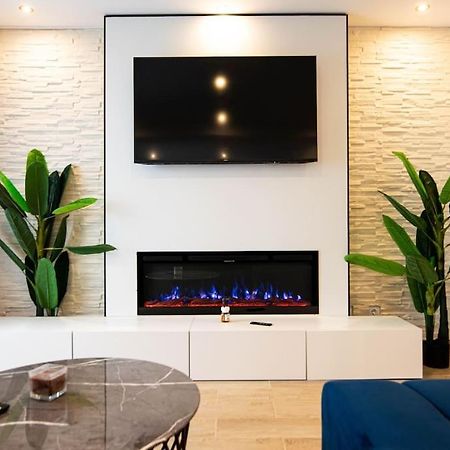 Ultra Central Luxury 3Br 2Bath Apt & Amazing Views บูคาเรสต์ ภายนอก รูปภาพ