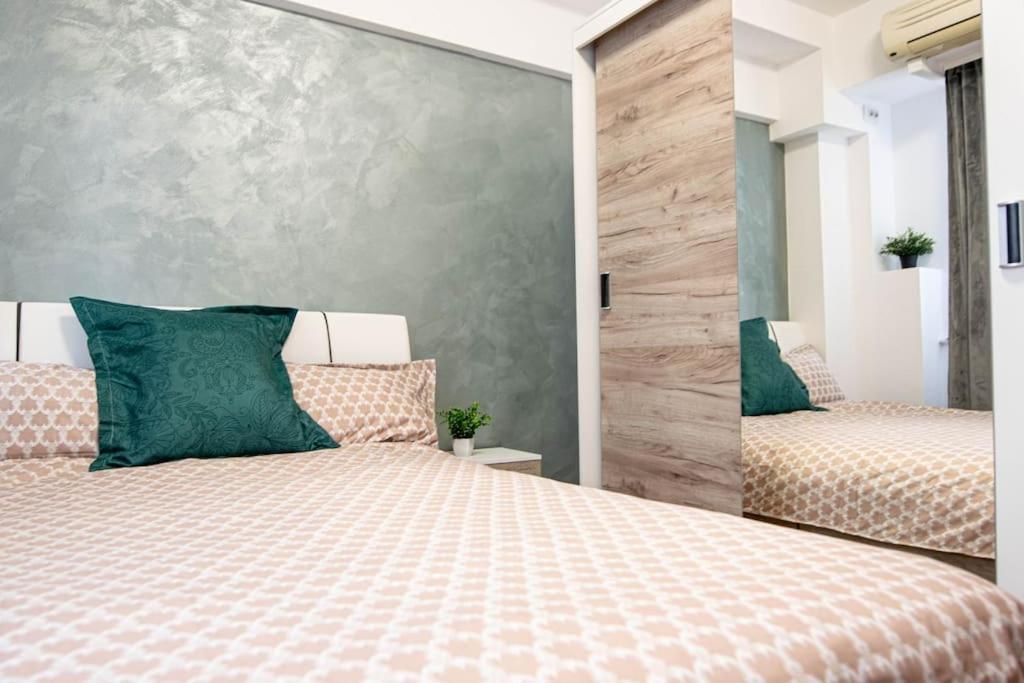 Ultra Central Luxury 3Br 2Bath Apt & Amazing Views บูคาเรสต์ ภายนอก รูปภาพ